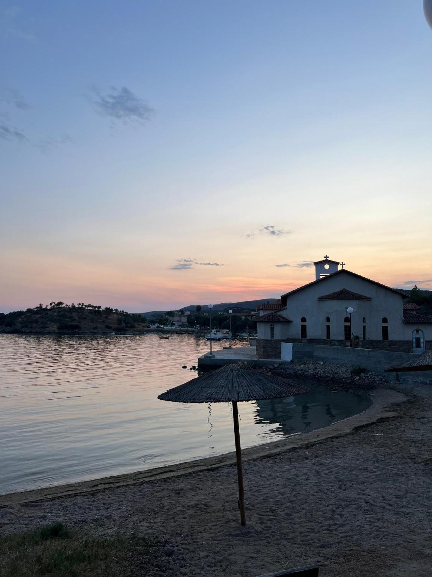 Aiolos Seaside Apartment Marathos  Bagian luar foto